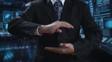 İş adamı, stratejik kararlar için değerli verileri çıkartarak arama motoru araştırması yapıyor. Kapsamlı araştırma ve SEO veri analizi için arama motorları kullanılıyor. Kullanıcı Kimliği