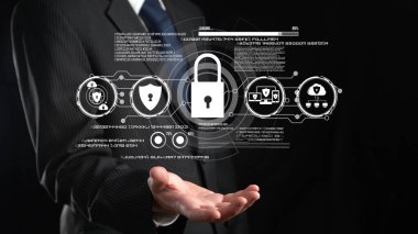 İş adamı siber güvenliğin özünü keşfeder. Siber koruma yöntemlerini, tehditleri derinlemesine araştır ve siber güvenlik duruşunu güçlendir. Siber Güvenlik Çağı FaaS 'ında yol almak için gerekli.