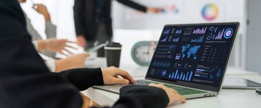 İş veri paneli, pazarlama stratejisi planlaması için iş zekası analizi sunar. Müşteri taleplerini analiz etmek ve iş dünyasının geleceğini önceden görmek için büyük veriler sunulur.