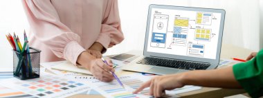 Hareketli mobil uygulama ve web sitesi için UX UI tasarım süreci. Profesyonel uygulama geliştiricisi için kablo grafiğinin yaratıcı prototipi .