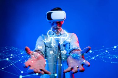 İş adamı bulut hesaplamasının geleceğini en son sezgilerle keşfetti ve bulut hesaplama teknolojisini entegre ederek işi yükseltti. Bulut çağını yenilikçi bilgisayar Faas ile kucaklayın