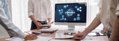 Kaliteli standartları karşılamak için çevrimiçi şirket işleri için uyum sistemi