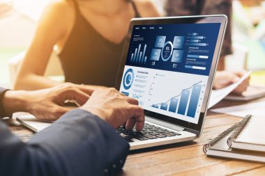 İş veri paneli, pazarlama stratejisi planlaması için iş zekası analizi sunar. Müşteri taleplerini analiz etmek ve iş dünyasının geleceğini önceden görmek için büyük veriler sunulur.