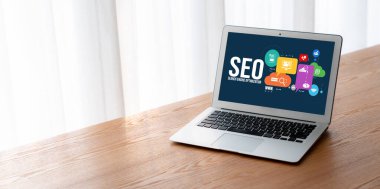 Model e-ticaret için SEO arama motoru optimizasyonu ve bilgisayar ekranında gösterilen çevrimiçi perakende işi