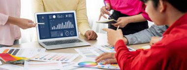 İş veri paneli pazarlama stratejisi planlaması için canlı iş zekası analizi sağlar