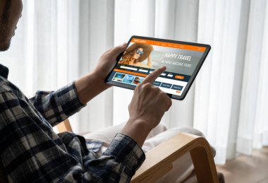 Model arama ve seyahat planlama için internet sitesi uçuş, otel ve tur rezervasyonları için anlaşma ve paket sunuyor