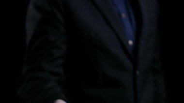 İş adamı ağ kurar, değerli bağlantılar kurar. Profesyonel ağı ve fırsatları genişletmek için etkili insan ağ oluşturma stratejileri UUID