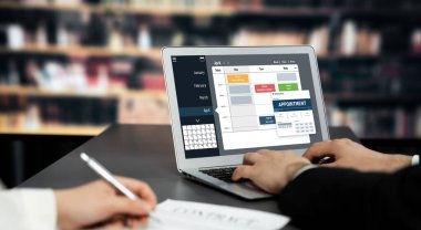 İnternet sitesinde canlı eleştiriler için çevrimiçi aplikasyon rezervasyon takvimi