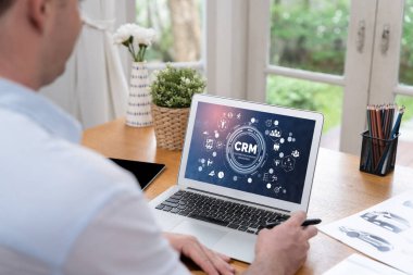 CRM işletme ve işletme için canlı bilgisayarda müşteri ilişkileri yönetim sistemi