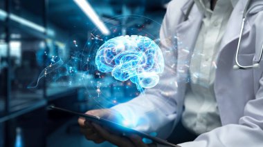 Laboratuvarda geçmişi bulanık bir şekilde duran beyin hologramıyla elinde tablet bulunan tıbbi işçilere yakın çekim. Doktor beyin araştırmalarında hasta semptomlarını kontrol ediyor. Teknoloji. İyileştirici.