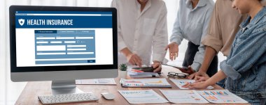 Kolay form doldurma için sağlık sigortası web sitesi canlı kayıt sistemi