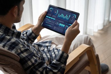 İş veri paneli, pazarlama stratejisi planlaması için iş zekası analizi sunar. Müşteri taleplerini analiz etmek ve iş dünyasının geleceğini önceden görmek için büyük veriler sunulur.