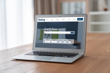 Çevrimiçi otel konaklama rezervasyon sitesi mod rezervasyon sistemi sağlar. Seyahat teknolojisi kavramı .
