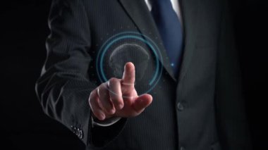 İş adamı siber güvenliğin özünü keşfeder. Siber koruma yöntemlerini, tehditleri derinlemesine araştır ve siber güvenlik duruşunu güçlendir. Siber güvenlik çağında UUID 'de gezinmek için gerekli