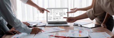 Web sitesi tasarım yazılımı çevrimiçi perakende ticaret ve e-ticaret için canlı şablon sağlıyor