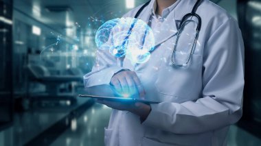 Laboratuvarda geçmişi bulanık bir şekilde duran beyin hologramıyla elinde tablet bulunan tıbbi işçilere yakın çekim. Doktor beyin araştırmalarında hasta semptomlarını kontrol ediyor. Teknoloji. İyileştirici.