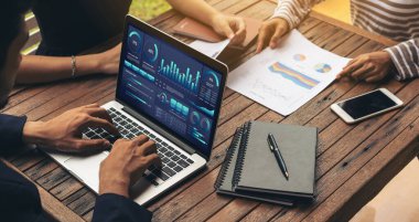 İş veri paneli, pazarlama stratejisi planlaması için iş zekası analizi sunar. Müşteri taleplerini analiz etmek ve iş dünyasının geleceğini önceden görmek için büyük veriler sunulur.