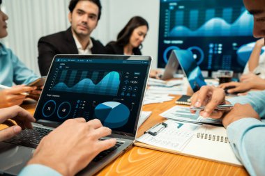 Fintech BI 'ın finansal veri analizi ya da iş zekası ekranından iş dünyası pazarlaması üzerinde çalışan iş adamlarının finansal veri analizine kadar. Habiliment