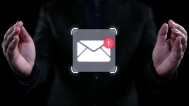 İş adamı e-posta kutusunu kontrol ediyor, daha iyi verimlilik için mesajları düzenliyor ve önceliklerini belirliyor. Etkili iletişim için akıllı e-posta teknikleri öğren. Kullanıcı Kimliği