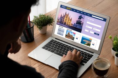 Model arama ve seyahat planlama için internet sitesi uçuş, otel ve tur rezervasyonları için anlaşma ve paket sunuyor