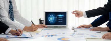 Yapay zeka teknolojisini çalıştırmak için komut mühendisi ve kullanıcı kolaylığı için üretici yapay zeka yardımcı araçları insanların yapay zeka hareketini teşvik ederek üretken yapay zeka fonksiyonları ile çalışmasına yardımcı olur