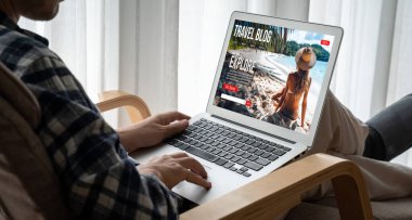 Online travel blog website provide travel tips and information on social media snugly where people can post, write and react to travel application
