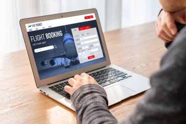 Online uçuş rezervasyon sitesi mod rezervasyon sistemi sağlar. Seyahat teknolojisi kavramı .