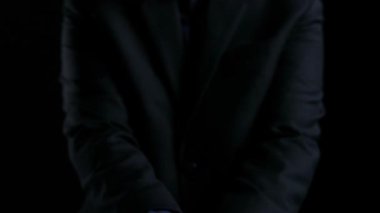 İş adamı siber güvenliğin özünü keşfeder. Siber koruma yöntemlerini, tehditleri derinlemesine araştır ve siber güvenlik duruşunu güçlendir. Siber güvenlik çağında UUID 'de gezinmek için gerekli