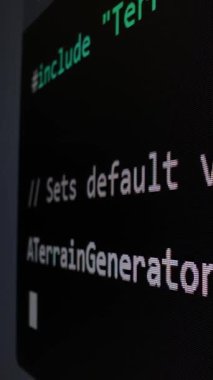 LED ekranında gerçek zamanlı yapay zeka ile hareket eden kodlama hareketinin makro çekimini kapat, yazılım geliştirme için gelişmiş yapay zeka bilgisini optimizasyon, hata ayıklama ve kodlama ile göster.