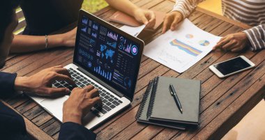 İş veri paneli, pazarlama stratejisi planlaması için iş zekası analizi sunar. Müşteri taleplerini analiz etmek ve iş dünyasının geleceğini önceden görmek için büyük veriler sunulur.