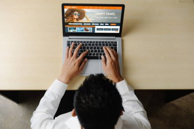 Model arama ve seyahat planlama için internet sitesi uçuş, otel ve tur rezervasyonları için anlaşma ve paket sunuyor