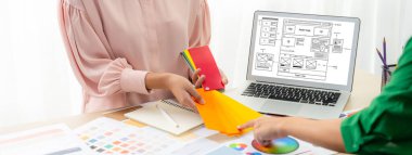 Web sitesi tasarım yazılımı çevrimiçi perakende ticaret ve e-ticaret için canlı şablon sağlıyor