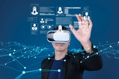 İş adamı kimlik güvenliğinin anahtarının üst düzey güvenlik uygulamalarıyla korunduğunu, kimlik hırsızlığının önlendiğini ve kimlik güvenliğinin artırıldığını keşfetti. Güvende kalın ve kimlik koruma stratejisine güvenin.