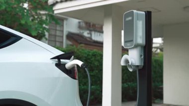 Elektrikli taşıt teknolojisi konut alanı ya da EV akü şarjı için ev şarj istasyonu olarak kullanılır. Gelecekteki çevre için temiz ve sürdürülebilir enerji ile çevre dostu ulaşım. Titiz