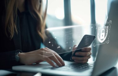 İş adamı siber güvenliğin özünü keşfeder. Siber koruma yöntemlerini, tehditleri derinlemesine araştır ve siber güvenlik duruşunu güçlendir. Siber Güvenlik Çağı EIDE 'de gezinmek için gerekli