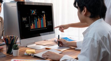 İş veri paneli, pazarlama stratejisi planlaması için iş zekası analizi sunar. Müşteri taleplerini analiz etmek ve iş dünyasının geleceğini önceden görmek için büyük veriler sunulur.