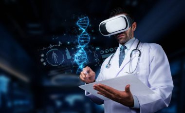 Bir doktor, tıbbi verileri ve DNA yapılarını görselleştirerek sanal gerçeklik teknolojisine bağlanır. Bu modern sağlık sahnesi tıbbi araştırma ve eğitimdeki yenilikleri vurguluyor. PHMT