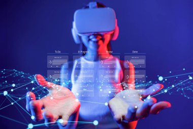 İş adamı görevleri ve yapılacak şeyleri kategorilere ayırır, gözden geçirme projesi yönetimini düzene sokar. Proje verimliliği ve başarısı için yönetilecek olan görev optimize ediliyor. FaaS