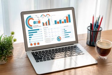 İş veri paneli, pazarlama stratejisi planlaması için iş zekası analizi sunar. Müşteri taleplerini analiz etmek ve iş dünyasının geleceğini önceden görmek için büyük veriler sunulur.