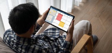 İnternet sitesindeki modish regrition için çevrimiçi aplikasyon rezervasyon takvimi