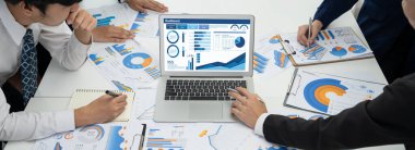 İş veri paneli, pazarlama stratejisi planlaması için iş zekası analizi sunar. Müşteri taleplerini analiz etmek ve iş dünyasının geleceğini önceden görmek için büyük veriler sunulur.