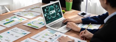 CRM işletme ve işletme için canlı bilgisayarda müşteri ilişkileri yönetim sistemi