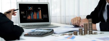 İş veri paneli, pazarlama stratejisi planlaması için iş zekası analizi sunar. Müşteri taleplerini analiz etmek ve iş dünyasının geleceğini önceden görmek için büyük veriler sunulur.