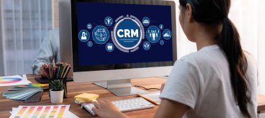 CRM işletme ve işletme için canlı bilgisayarda müşteri ilişkileri yönetim sistemi