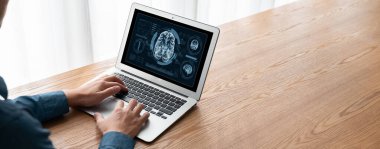 Tıp bilimi teknolojisi ve fütüristik sağlık sanal bilgisayar yazılımı insan sağlığını analiz ediyor ve doktor verileri ve tıbbi araştırmalar için hastalık teşhisi koyuyor. canlı