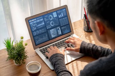 İş veri paneli, pazarlama stratejisi planlaması için iş zekası analizi sunar. Müşteri taleplerini analiz etmek ve iş dünyasının geleceğini önceden görmek için büyük veriler sunulur.