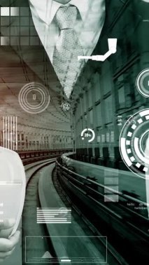 Gelecekteki bina inşaatı ve HUD hologram grafik tasarımı ile yaratıcı mühendislik projesi konsepti. İnşaat mühendisi, mimar ya da inşaat işçisi modern sivil teknoloji ile çalışıyor..