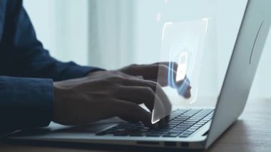 İş adamı siber güvenliğin özünü keşfeder. Siber koruma yöntemlerini, tehditleri derinlemesine araştır ve siber güvenlik duruşunu güçlendir. Siber güvenlik çağında UUID 'de gezinmek için gerekli