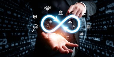 İş adamı sonsuz olasılıkları ve sonsuzluğun özünü benimser, fırsatları keşfetmek için ilham verir. Sonsuzluğun ve olasılıkların birleştiği bir dünyaya dal ve potansiyel FaaS 'leri keşfet.