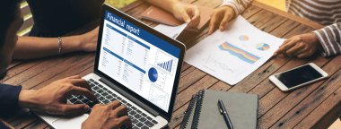 İş veri paneli, pazarlama stratejisi planlaması için iş zekası analizi sunar. Müşteri taleplerini analiz etmek ve iş dünyasının geleceğini önceden görmek için büyük veriler sunulur.